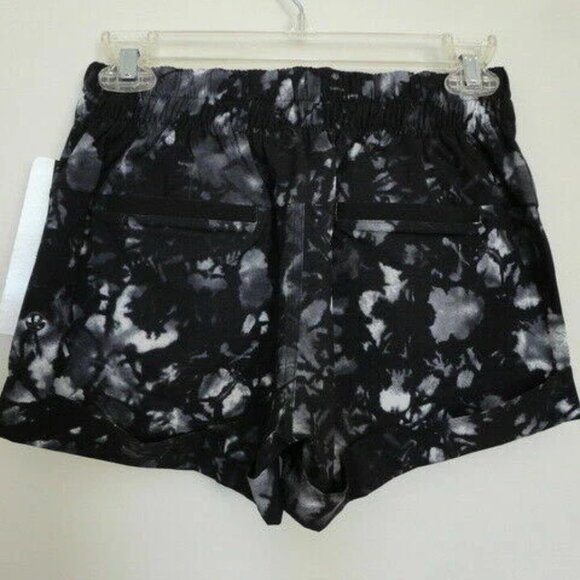 NWT LULULEMON DDWB/BLK Black Multi Lightweight Spring Break Away Shorts 4 - Picture 4 of 6